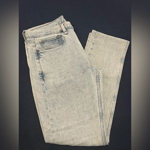 Light-wash Rag & Bone Men’s Denim. 32x32